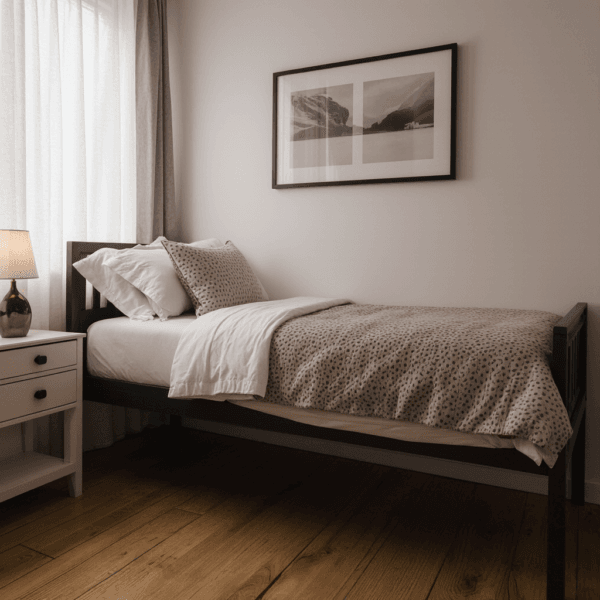 sypialnia z łóżkiem jednoosobowym